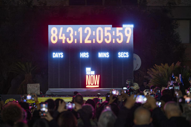 עצירת השעון בכיכר החטופים