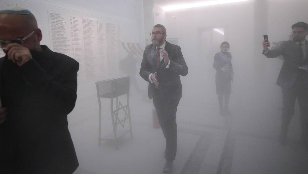 חנוכיה מטף כיבוי פרלמנט פולני פולין בראון