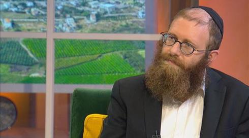 בין השמשות | עונה 3, פרק 51 -  הרב אמחיה בן ישראל