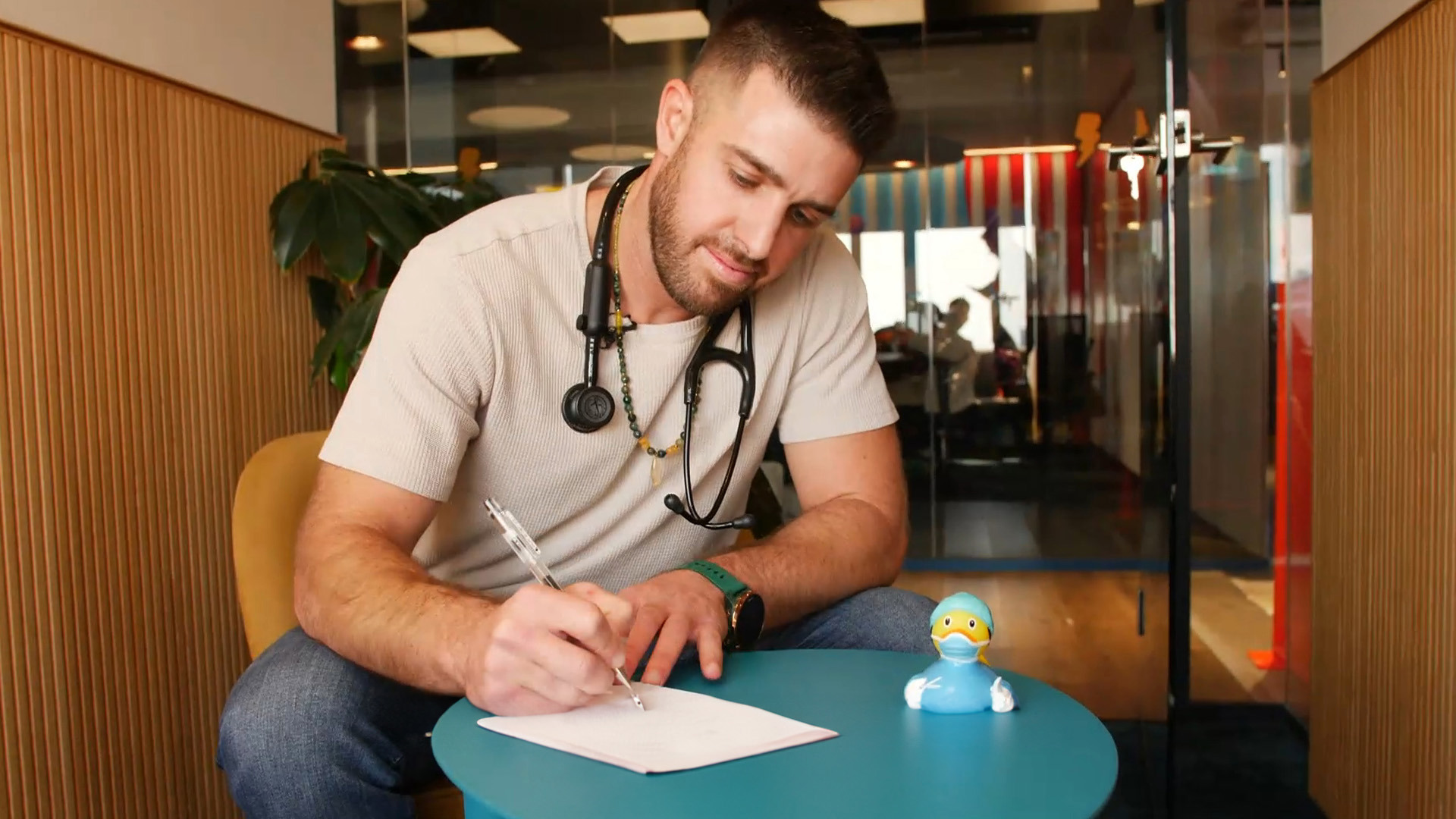 יש רופא במשרד: בהייטק יש פינוק חדש - ד"ר שיבדוק אתכם בעבודה