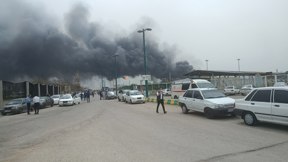 העשן המיתמר באזור המפעלים הפטרוכימיים בדרום מערב איראן