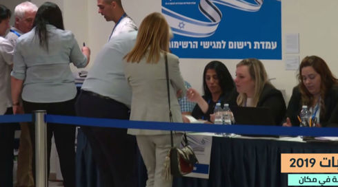 الخامسة في مكان