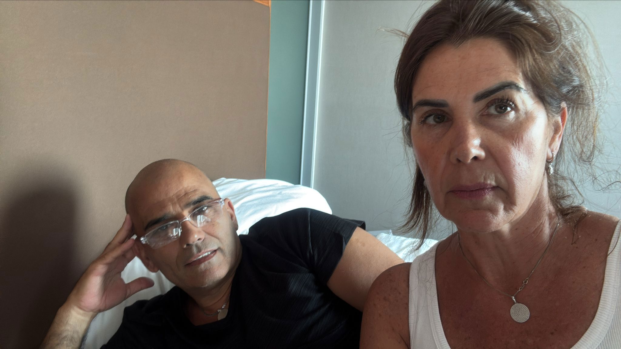 ענת עייש, תקועה באבו דאבי עם בן זוגה 