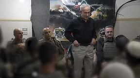 "מביש ובעיקר מפחיד": זעם בעקבות הרחקת הלוחמות בזמן ביקור נתניהו