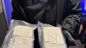 חומר החשוד כסם מסוג קוקאין במשקל של יותר מקילו