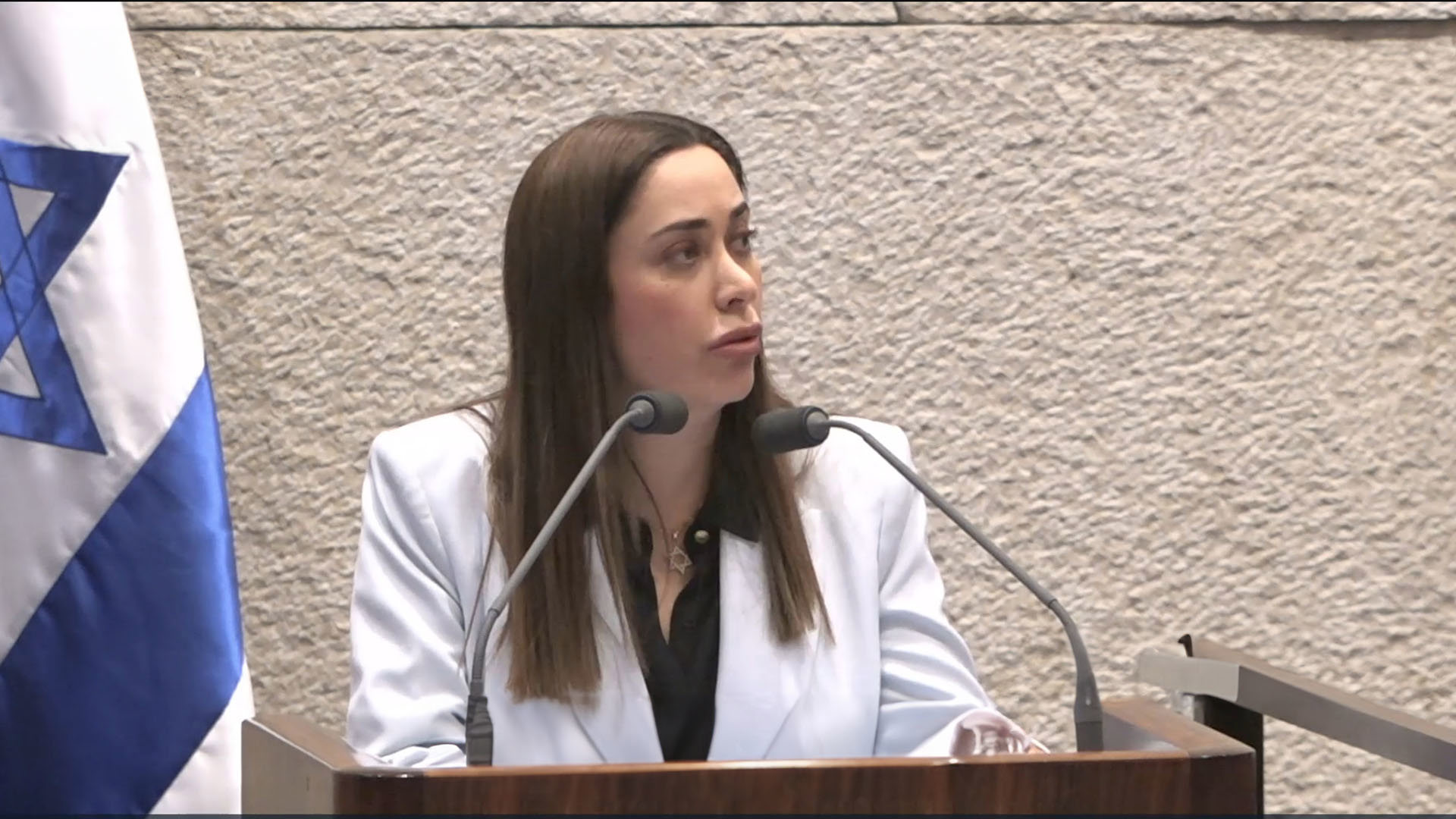 מאי גולן נגד להט"ב?