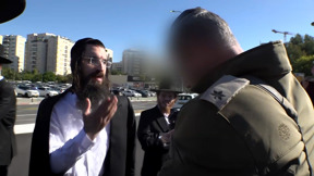 "נעצור את משרפות השמד": מאות חרדים הפגינו מחוץ לבקו"ם, ארבעה נעצרו