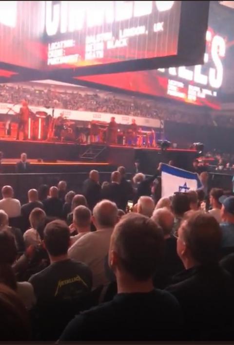 קבוצת יהודים ניסתה להתפרץ לבמה בהופעה של רוג'ר ווטרס בפרנקפורט