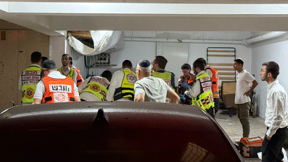 כוחות הצלה בזירת שריפה בבית שמש