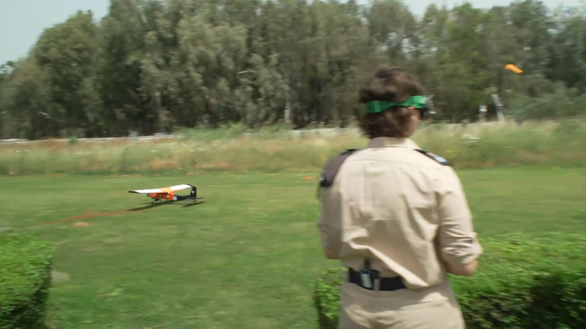 הופכים את הרחפן לנשק החדש: הצעירים שמתגייסים לקרב מגובה אחר