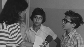 החיים כסדרם - השוטרות מלמדות בכיתות