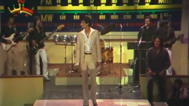 הזמר זוהר ארגוב