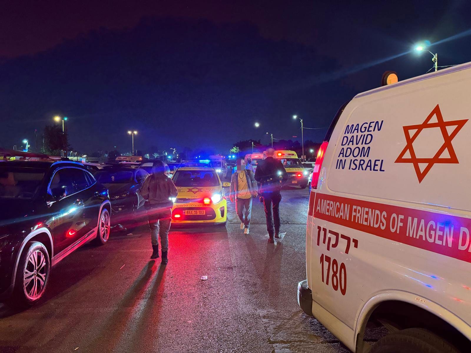 זירת אירוע הירי בגני יהושע בתל אביב, הערב