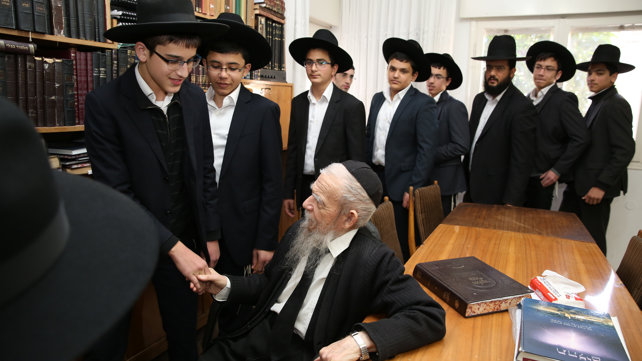 הרב גרשון אדלשטיין מקבל תלמידים