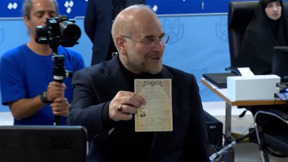 האויב שהפך לפרטנר: האיש שלועג לטראמפ ותוקף את ישראל - מי אתה קאליבאף?