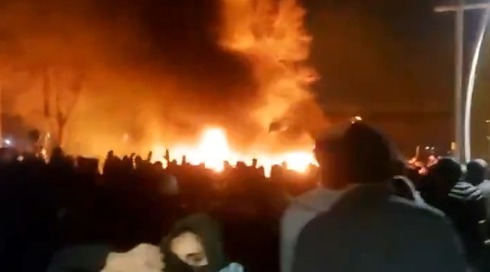 חמינאי העלה את רמת הכוננות לדרגה הגבוהה ביותר, טראמפ: ארה"ב מוכנה לעזור