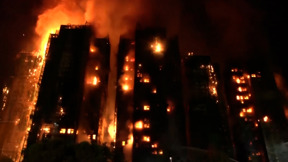 כמעט 300 לכודים, לפחות 30 הרוגים: שריפה עצומה משתוללת בהונג קונג