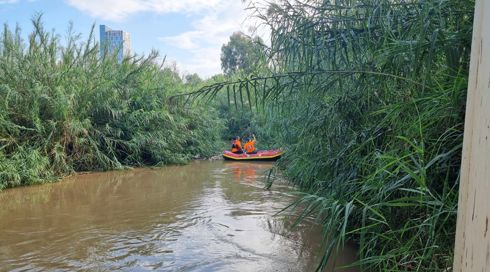 אותרה נעדרת שנסחפה בירקון, חיפושים אחרי נעדר נוסף