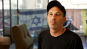 חמושים באהבה: המתנדבים והמתנדבות שיוצאים לשמח את הלוחמים בעל האש