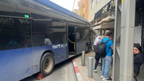 האוטובוס שהתנגש בחנות ברמת גן