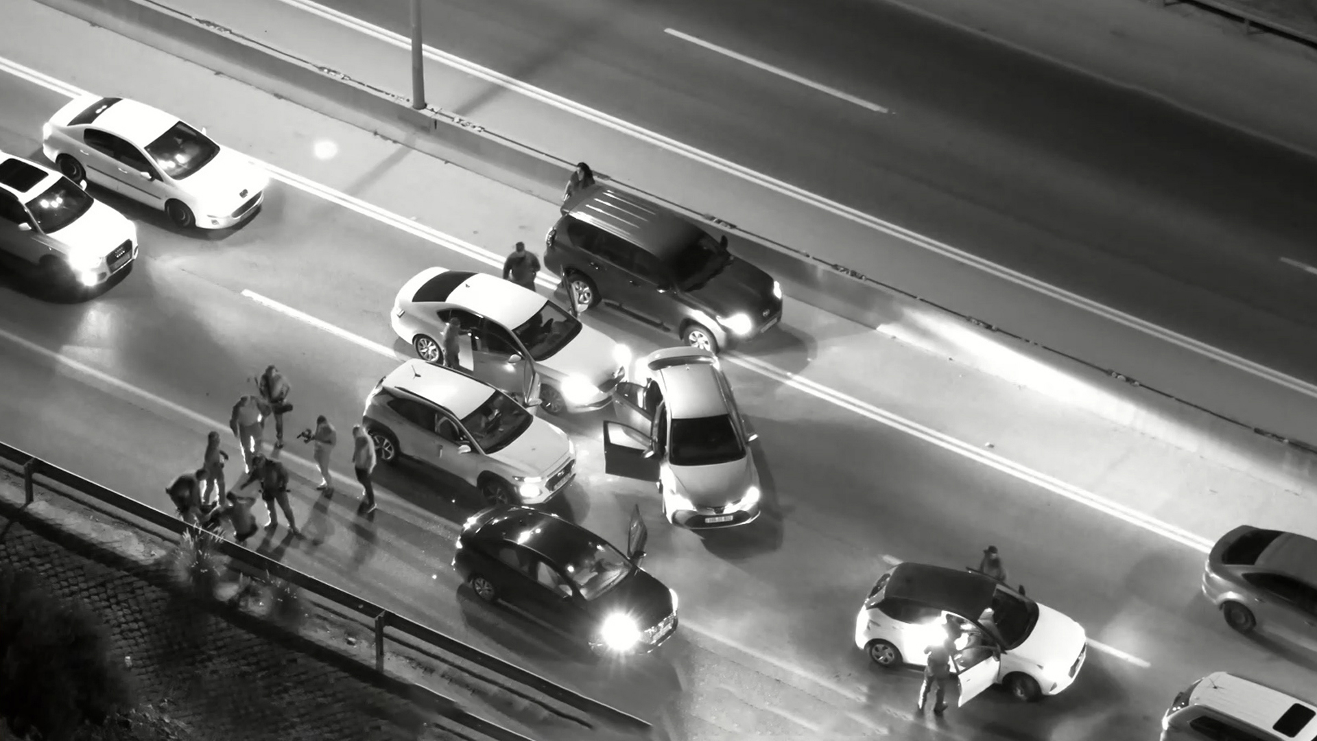 ארץ המרדפים: פרק ראשון