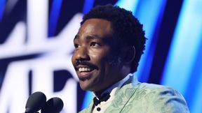 דונלד גלובר בטקס היכל התהילה של הרוקנרול בלוס אנג'לס, מוקדם יותר החודש