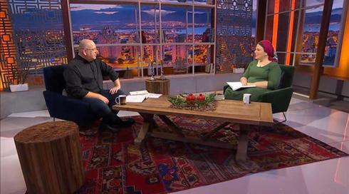 בין השמשות | עונה 3, פרק 55 - בכל סרלואי