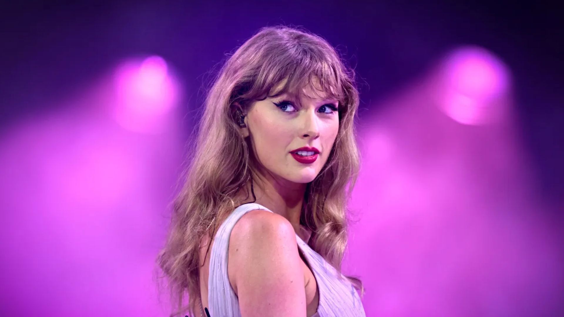 טיילור סוויפט בהופעה בלונדון, ארכיון