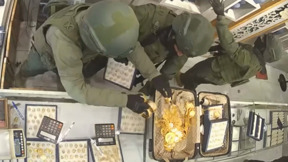 הגנבים שהתחזו לחיילים: התיעוד חושף כיצד גנבו זהב בשווי מיליון ש"ח