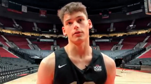 הכדורסלן הישראלי שחורך את הפרקט - וגם את הלבבות