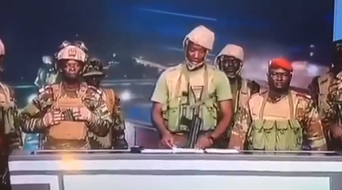 פסקל טיגרי וכוחותיו במטה הטלוויזיה הממלכתית בבנין