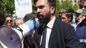 זוהראן ממדאני מתמתן? המועמד לראשות עיריית ניו יורק חזר בו מהתמיכה באינתיפאדה עולמית