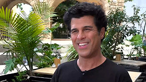 כוכבי הלהקות הצבאיות לדורותיהם חוזרים לימים היפים ונזכרים בשירים הגדולים באהבות האסורות וברגעים הבלתי נשכחים