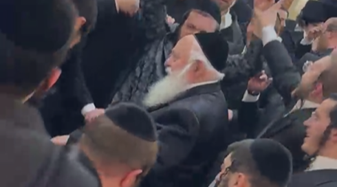צפו: השר גולדקנופף רוקד למילים "נמות ולא נתגייס"