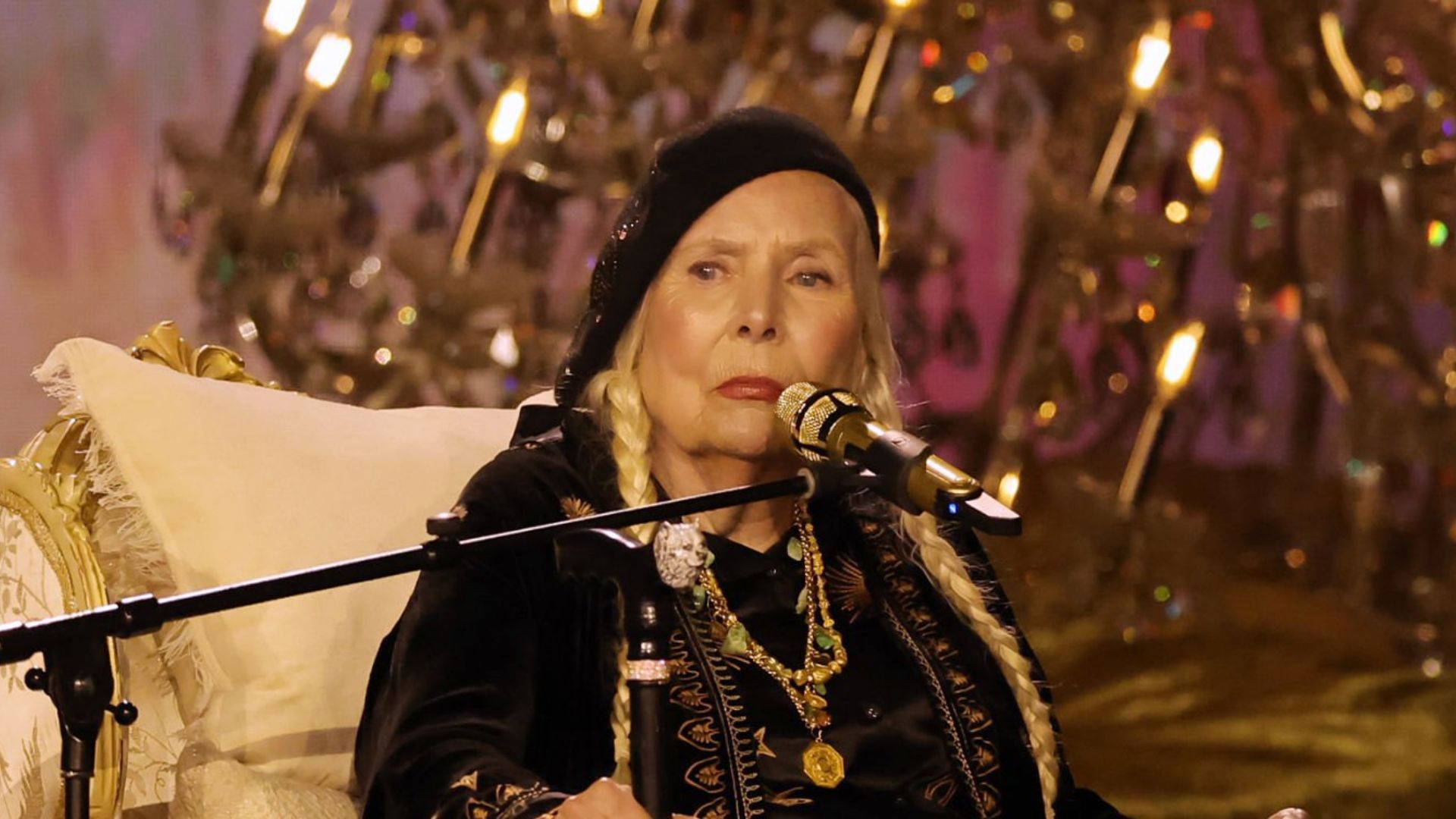 ג'וני מיטשל בטקס פרסי הגראמי, 04.02.24