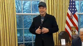 "הוא עשיר - אבל אידיוט": האם אילון מאסק ירכוש את חברת התעופה ריינאייר?