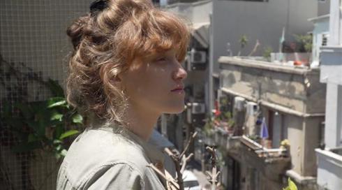 בין אמונה לנרקיסיזם: האלבום החדש של אביגיל קובארי