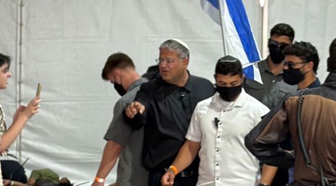 השר לביטחון לאומי איתמר בן גביר במתקן המעצר של פעילי משט ה"סומוד", 20.05.26