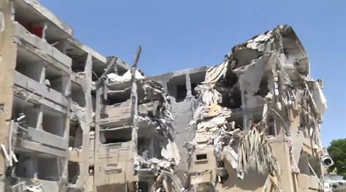 עשרות תושבים איבדו את בתיהם: פגיעת הטיל האיראני בחולון