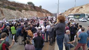 מתנדבים מגיעים למסיק הסולידריות בבורין