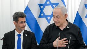 ראש הממשלה בנימין נתניהו וראש עיריית קריית שמונה אביחי שטרן בישיבת הממשלה בעיר, 01.02.26