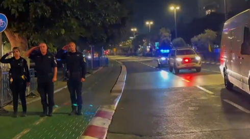 الخامسة في مكان 