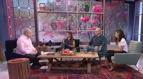 בין השמשות | עונה 3, פרק 48, ראש השנה