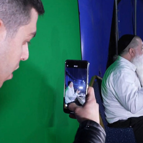 דור ה-Z מחפש תשובה: איך הפך הרב מבני ברק לכוכב טיקטוק?