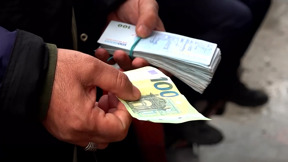 7 דולר בחודש: הממשלה האיראנית מנסה לקנות שקט באמצעות קצבה חודשית