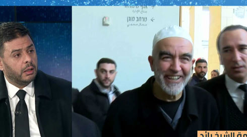 الخامسة في مكان