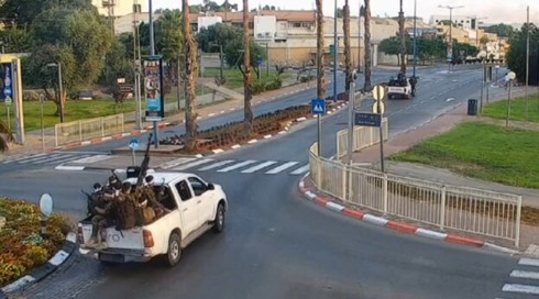 חשיפה: מתי נוצר הקשר הראשון בין מערכת הביטחון למזכיר הצבאי של רה"מ בבוקר 7 באוקטובר?