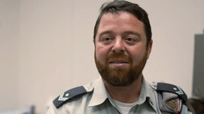 "לא היה איפה לאחסן את הגופות": העדויות המזעזעות של האננשים שזיהו את חללי 7 באוקטובר | הסודות של שורה