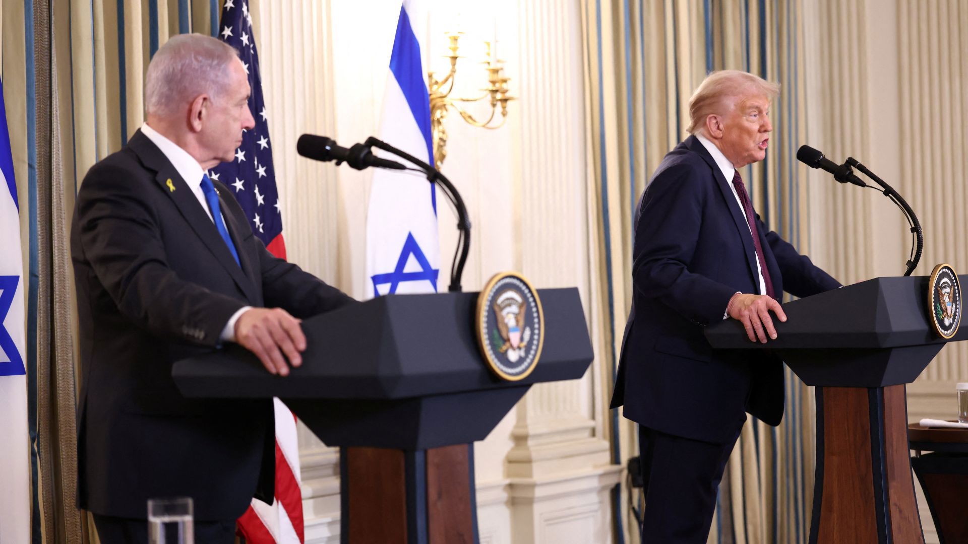 הנשיא טראמפ וראש הממשלה נתניהו בבית הלבן, במסיבת העיתונאים על סיום המלחמה בעזה