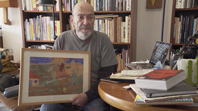 דוד טרטקובר עם ציור שצייר. 2021